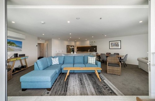 Mount Maunganui Apartment | Oceanside Apartment with Iconic Views!