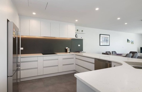 Mount Maunganui Apartment | Oceanside Apartment with Iconic Views!