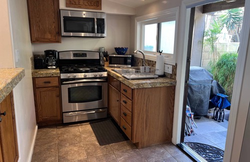 Townsite House | Oceanside Bungalow | Walk to Beach & Pier | Private Hot Tub + Beach Gear