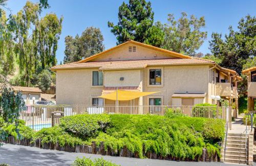 Loma Alta Apartment | Oceanside Condo with Pool and Hot Tub Access!