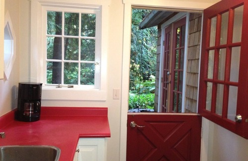 Ganges Cottage | Oceanside Cottage in the Trees - stunningly private, yet so central!