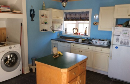 Guysborough County Cottage | Oceanside Cottage - sleep with your feet touching the ocean in your King bed