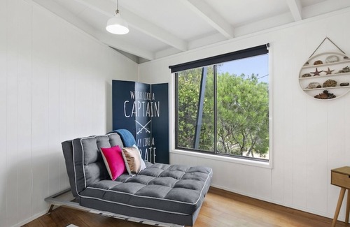 Aireys Inlet House | Oceanside Escape - Cozy coastal retreat, steps from Steppy Beach