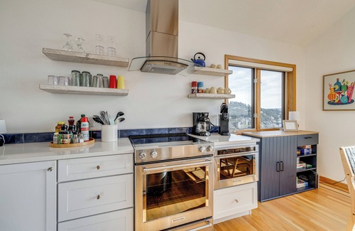 Oceanside House | Oceanside Escape w/Stunning Views: Walk to Beach!