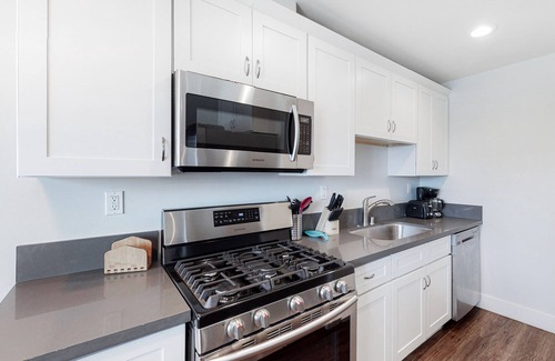 South Oceanside Condo | Oceanside Family-Friendly Condo with Beach Access, WiFi & Courtyard with Grills