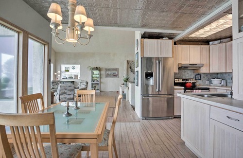 Coos Bay House | Oceanside Getaway w/Beach Access & Home Gym!