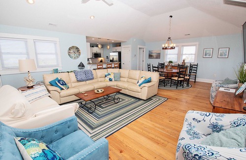 Corolla House | Oceanside, Hot Tub, Screened Porch, Wild Horses, 4x504, Sol Searcher