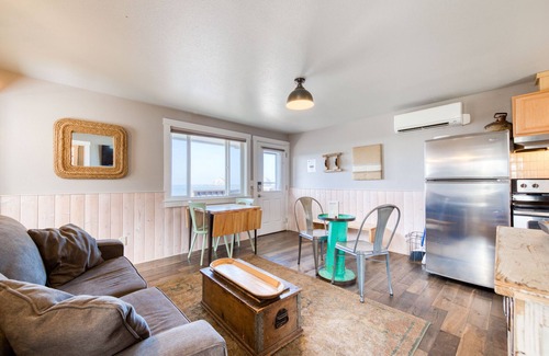 Tillamook Condo | Oceanside Inn #11 - Finley Rock