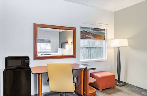 Fort Bragg Hotel | Oceanside Inn & Suites, a Days Inn by Wyndham