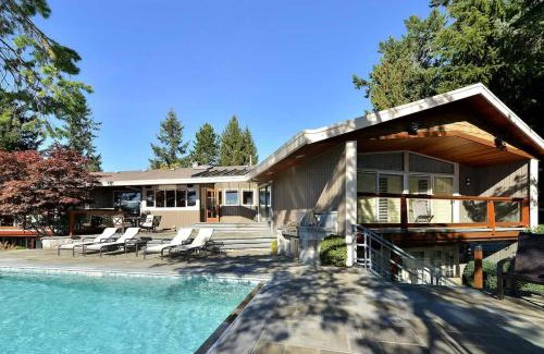 Sidney House | Oceanside Lodge Saanich Inlet