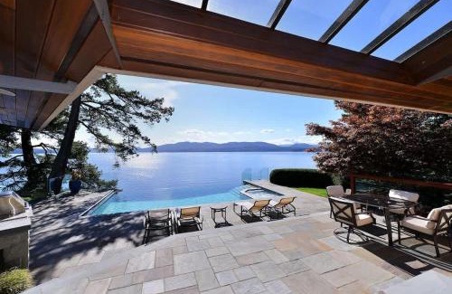 Sidney House | Oceanside Lodge Saanich Inlet