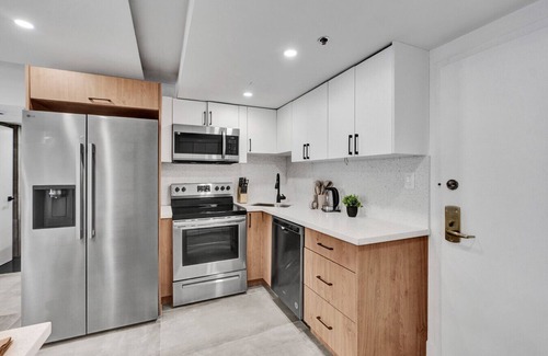Mid Beach Apartment | Oceanside Paradise Escape/Spacious & Scenic/Resort amenities, Pools, Bar, Sauna 1514