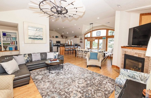 Corolla Light House | Oceanside, Private Pool, ELEV, Hot Tub, Corolla Light Amenities, BH6, Sunny Rays