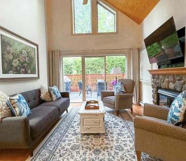 Regional District of Nanaimo House | Oceanside Resort 3 BED 2 BATH with Indoor Pool and Hot Tub