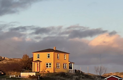 Salvage House | Oceanside Solitude on the Eastport Peninsula, NL