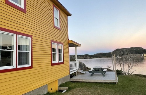 Salvage House | Oceanside Solitude on the Eastport Peninsula, NL