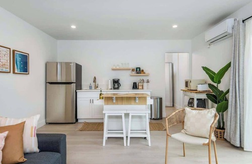 Marina Peninsula Apartment | Oceanside Studio: Steps to Venice Pier & Nightlife