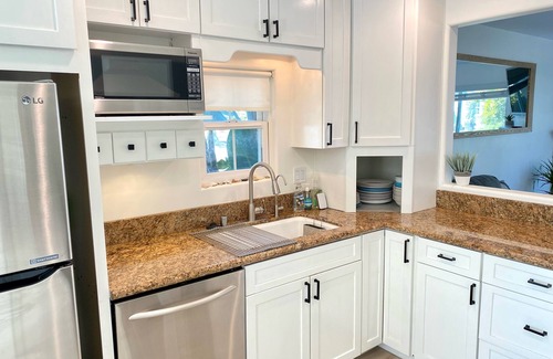 Townsite Condo | Oceanside Surfer’s Home - Ocean View 2 bedroom condo