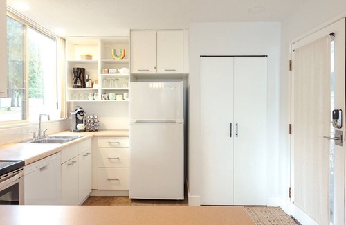 North Oyster House | Oceanside Townhome at the Inn of the Sea: hot tub, pool, private dock + more!