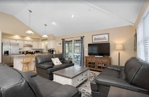 Corolla Village House | Oceanside/Walk2Beach/HeatedPool/Hot Tub/Pool Table