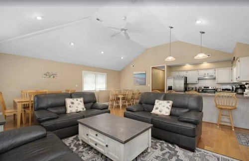 Corolla Village House | Oceanside/Walk2Beach/HeatedPool/Hot Tub/Pool Table