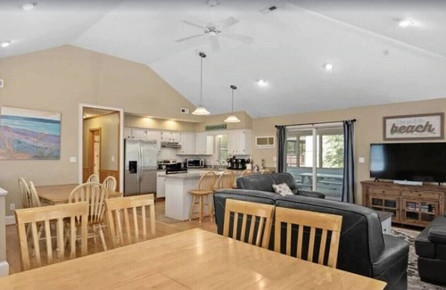 Corolla Village House | Oceanside/Walk2Beach/HeatedPool/Hot Tub/Pool Table