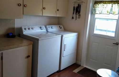 Meteghan House | Oceanview, 1-2 Bedroom 1 Bath Oceanview Home