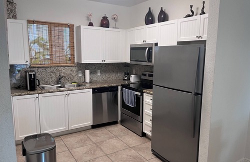 Alice Town Condo | Oceanview 2 bed, 2 bath, steps away from clubhouse, beach and pool.