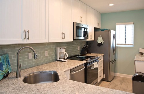 Crescent Beach Condo | Oceanview 2 bedroom Townhouse - Summerhouse 130