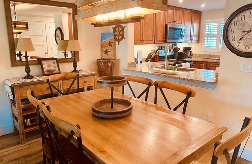 Crescent Beach Condo | Oceanview 2 Bedroom Flat Summerhouse 216