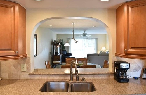 Crescent Beach Condo | Oceanview 2 Bedroom Flat Summerhouse 319