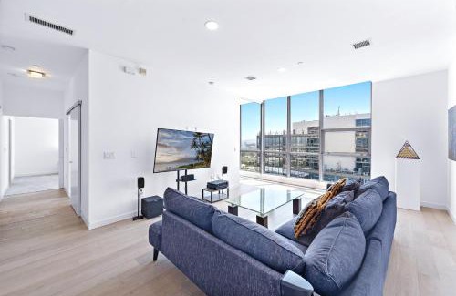Santa Ana Apartment | Oceanview 25th Floor Luxury Penthouse