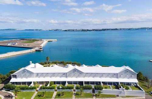 Sandys Apartment | Oceanview 3 Bed w/Private Patio & Garden - 3B