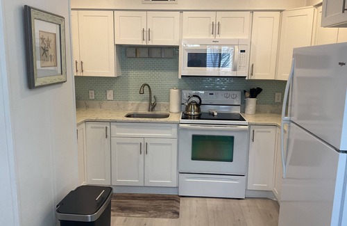 Folly Field Condo | Oceanview! At beach in 1 minute! 2 Bdrm, 2 Bath, 1st Fl, No surprise fees!