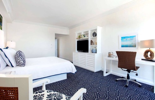 Key West Hotel | Oceanview Balcony King Suite at Oceans Edge Key West, Sunset Cruises