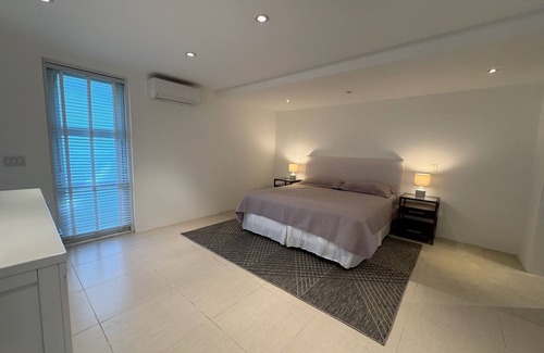 Paget Cottage | "OceanView" Beach House, Grape Bay Beach, Paget