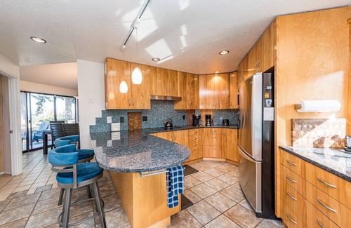 Port Angeles House | Oceanview | Big Deck | Modern Home - Crash Pad BnB