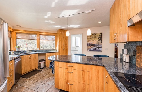 Port Angeles House | Oceanview | Big Deck | Modern Home - Crash Pad BnB