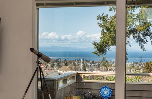Port Angeles House | Oceanview | Big Deck | Modern Home - Crash Pad BnB
