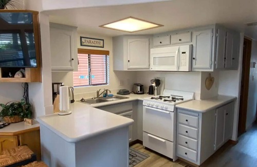 Smith River Apartment | Oceanview Cabin 19 Jacuzzi Large Deck w Seating