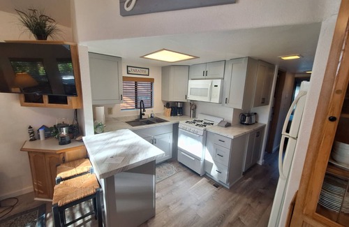 Smith River Apartment | Oceanview Cabin 19 Jacuzzi Large Deck w Seating
