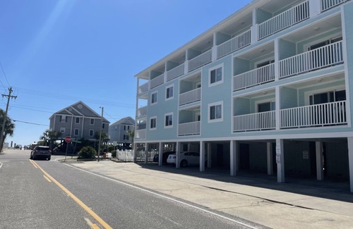 Garden City Condo | Oceanview condo. Garden City/Murrells Inlet. Fully updated. Easy Beach Access!