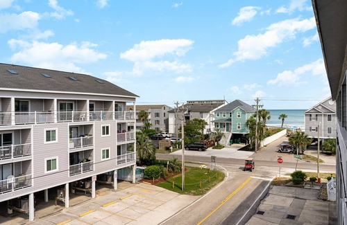 Garden City Condo | Oceanview condo. Garden City/Murrells Inlet. Fully updated. Easy Beach Access!