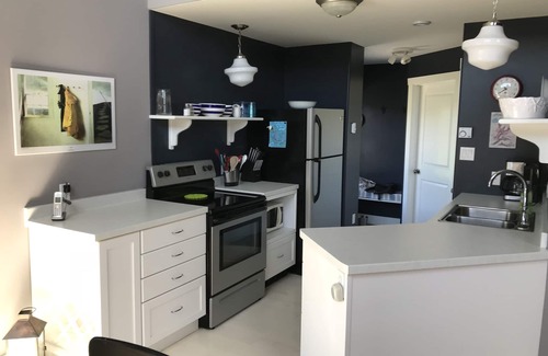 Livingstone Cove Cottage | Oceanview Cottage - Enjoy Your Morning Coffee at the Lighthouse!