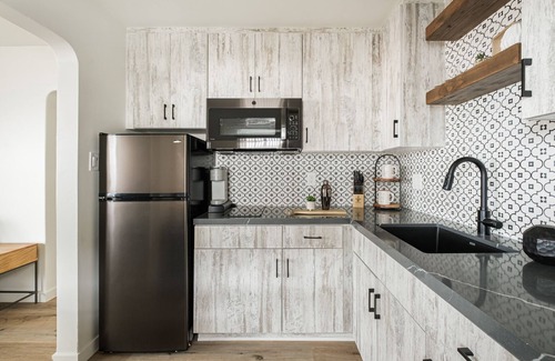 Townsite Condo | Oceanview Cottage Steps From the Sand (105)
