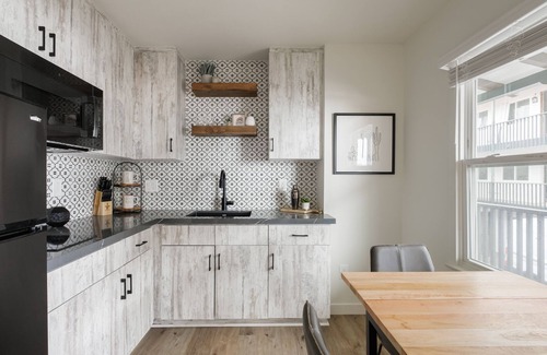 Townsite Condo | Oceanview Cottage Steps From the Sand (105)
