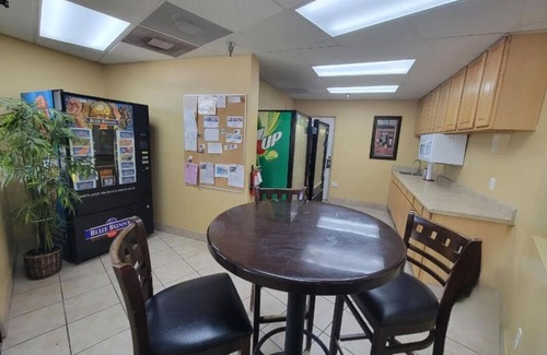 Lenox Park Apartment | Oceanview & direct beach access. -NO CLEANING FEES- Pool is open!