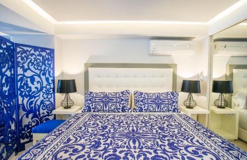 Las Glorias House | Oceanview Escape with Gym and Hot-tub