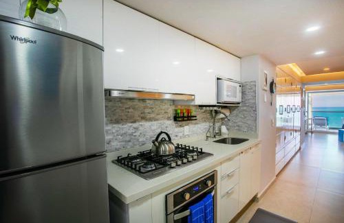 Las Glorias House | Oceanview Escape with Gym and Hot-tub