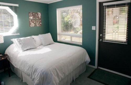 Regional District of Nanaimo Apartment | Oceanview Guest Suite with Large 2 Person Soaker Tub